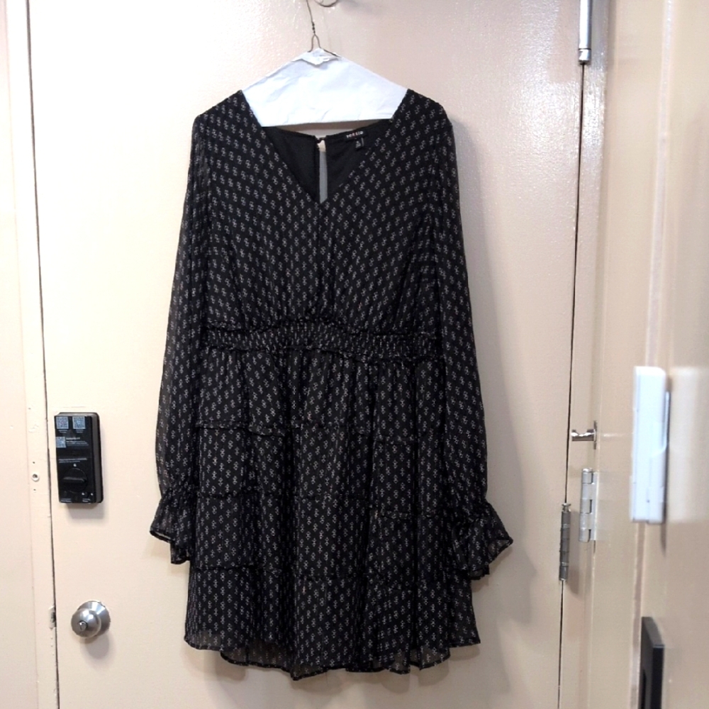 EUC Torrid Black and White flower long sleeve dress, Size 0